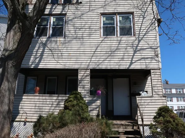 94 Park Rd, West Hartford, CT 06119