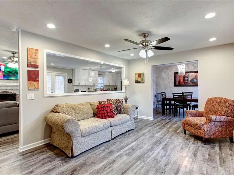 Shannon Ln — Photo 2