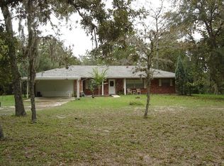 2111 E Hayes St, Inverness, FL 34453