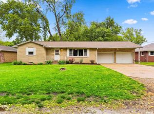 400 S Park Ave, Manito, IL 61546