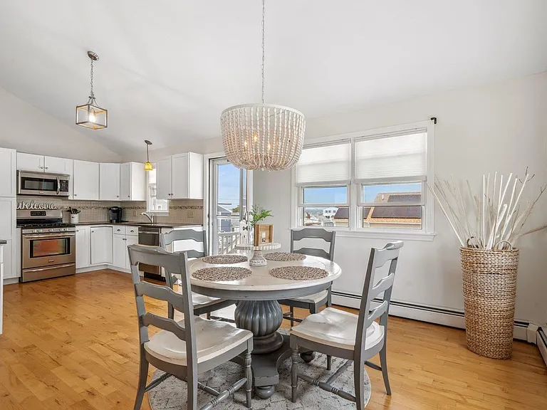 131 Franklin St — Photo 13