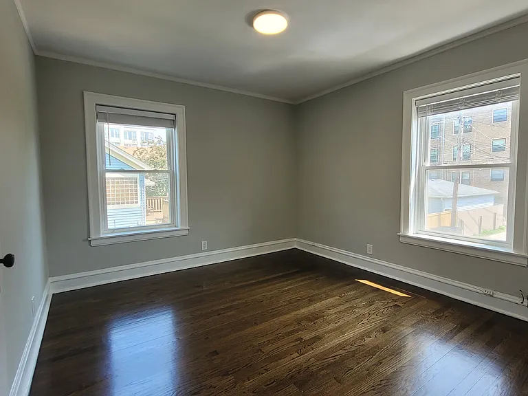 1634 W Granville Ave — Photo 5