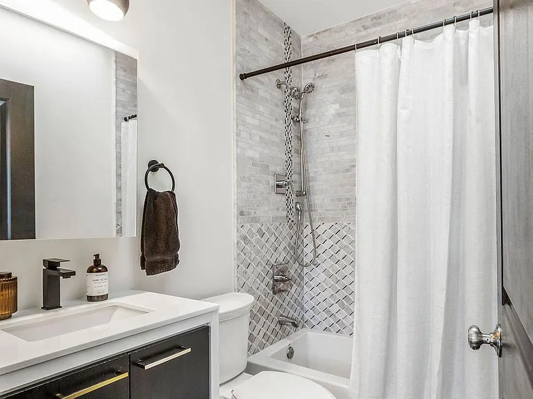 318 Todd Pl NE — Photo 22