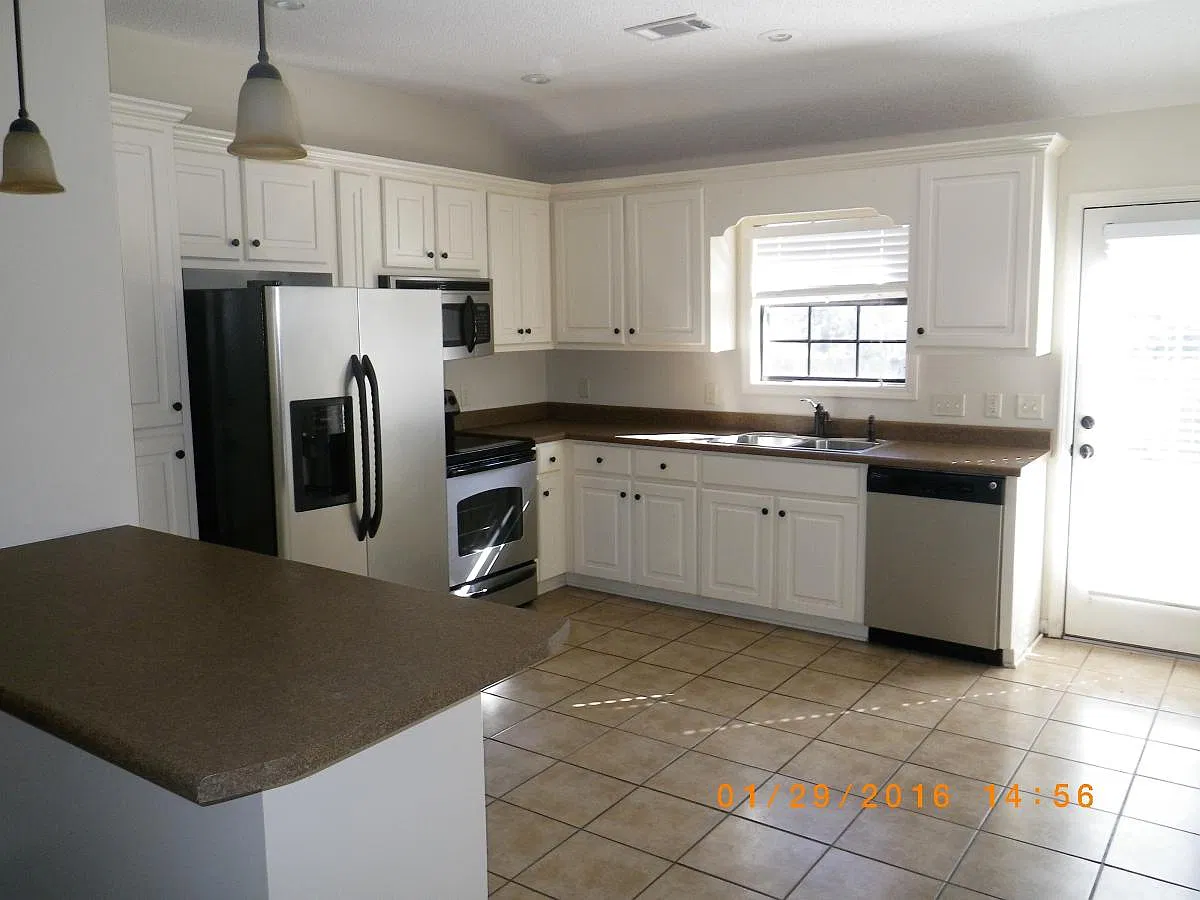 3 bed, 1350 sqft, $2,500 — Photo 2