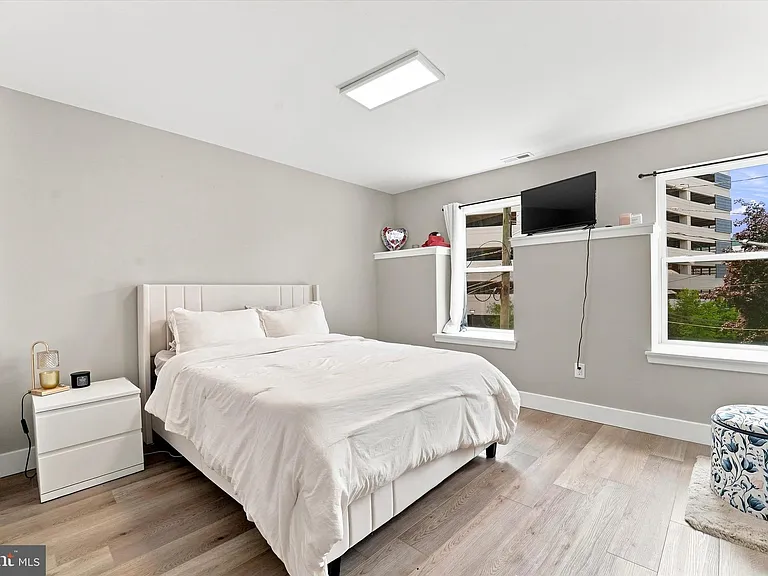 126 W Hector St — Photo 10