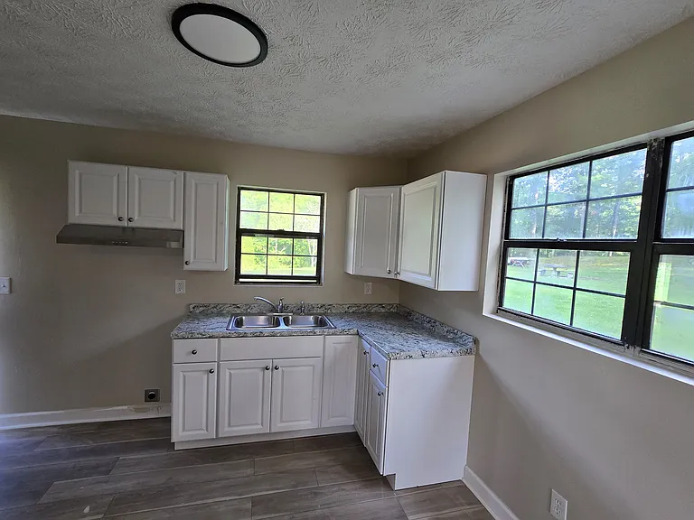 840 Emery Rd — Photo 2