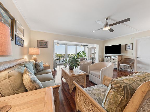 3rd image of 555 SE 6th Avenue #3d
