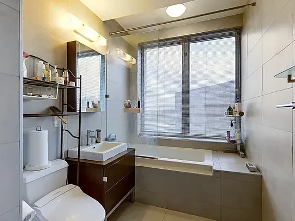 13-11 Jackson Avenue image 7 of 7