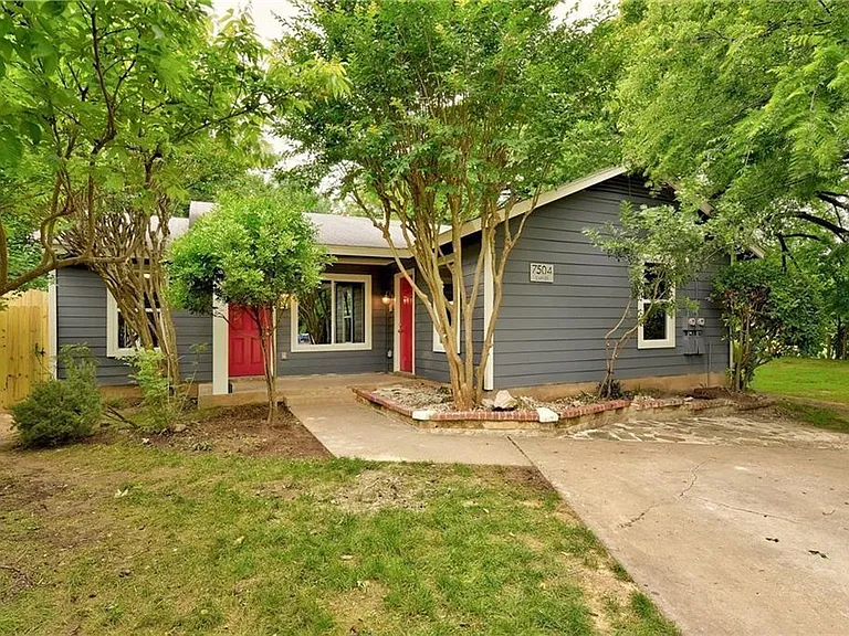7504 Carver Ave #A — Photo 1