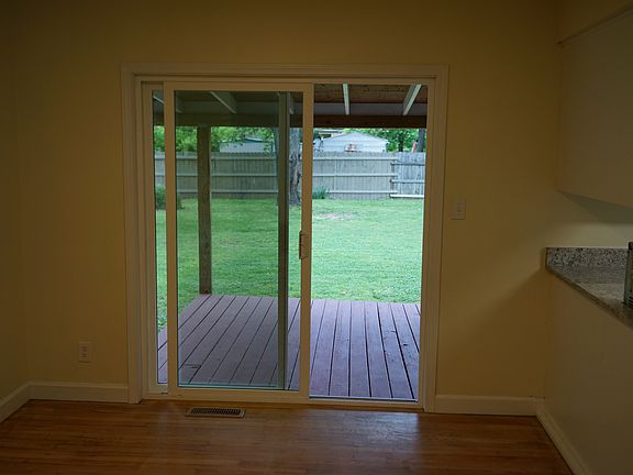 2nd image of 1501 W Poplar St