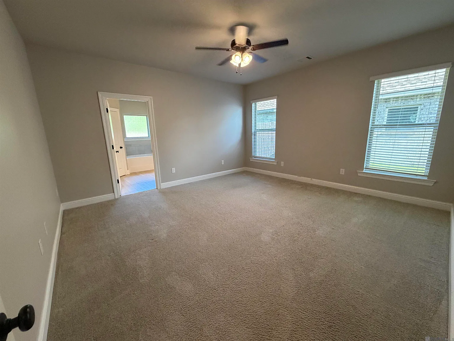 4 bed, 1858 sqft, $2,200 — Photo 4