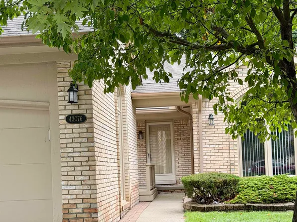43076 W Kirkwood Dr, Clinton Township, MI 48038