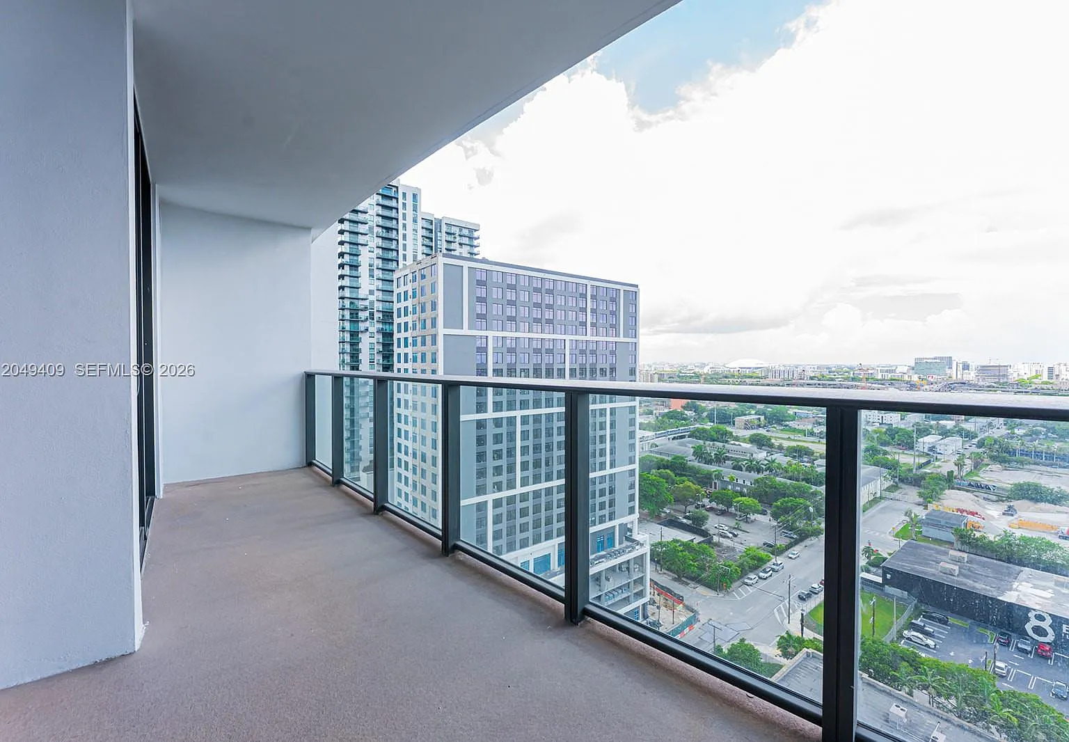 Canvas Condo — Photo 2
