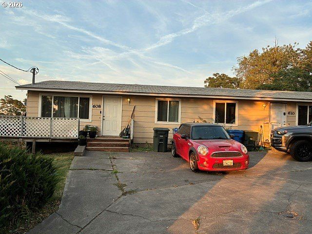 1st image of 608 SE 7th St
