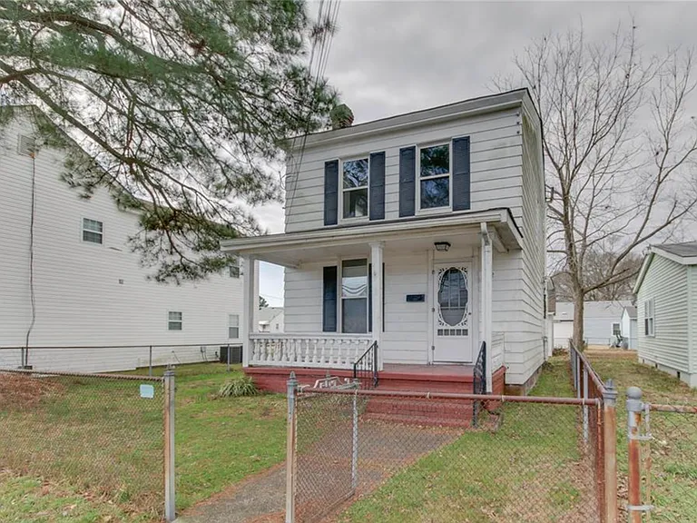 742 Potomac Ave — Photo 1
