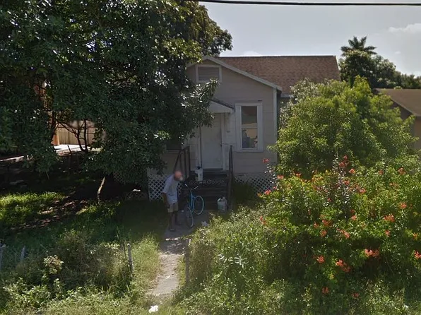 241 SW 3rd St, Belle Glade, FL 33430