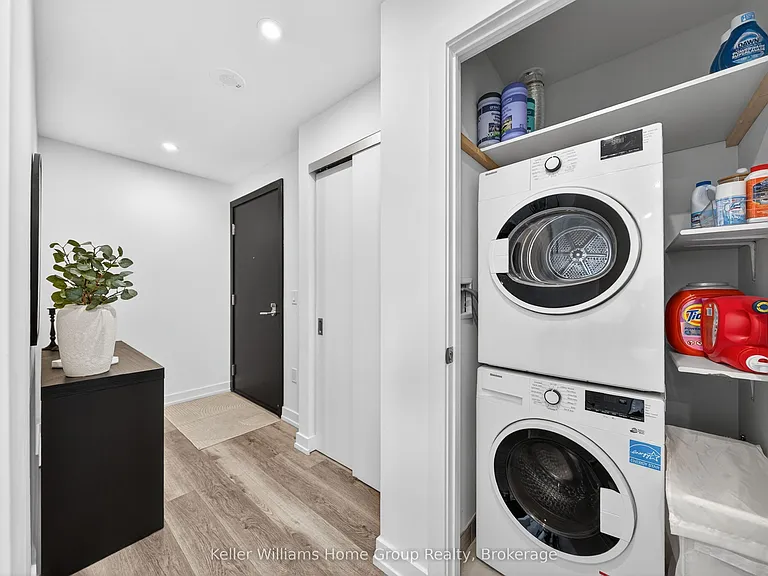 15 Wellington St S #2402 — Photo 18