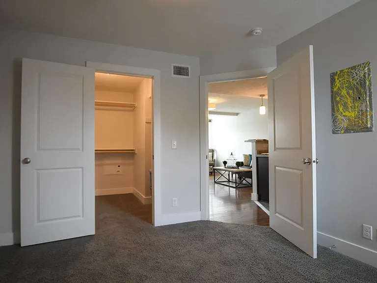 628 Park Ave — Photo 80