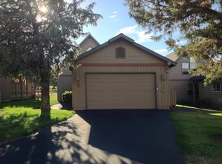8695 Red Wing Ln, Redmond, OR 97756