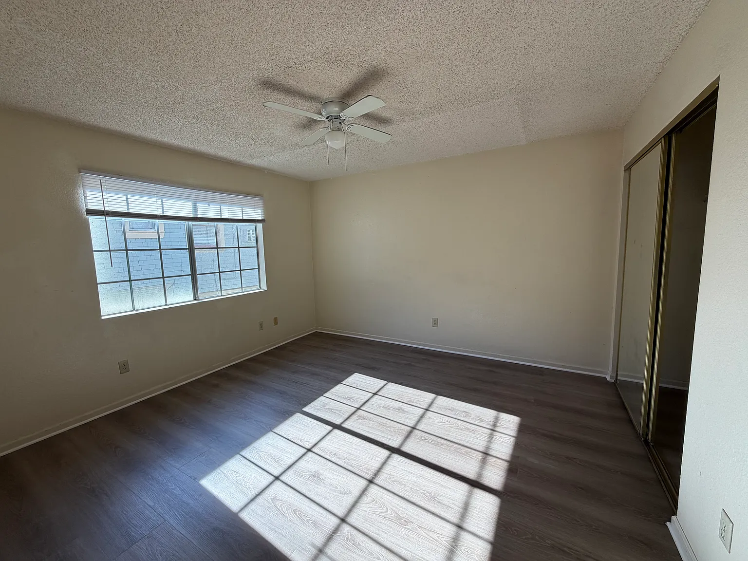 4 bed, $3,995 — Photo 4