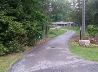 25455 Ingleside Dr, Southfield, MI 48033