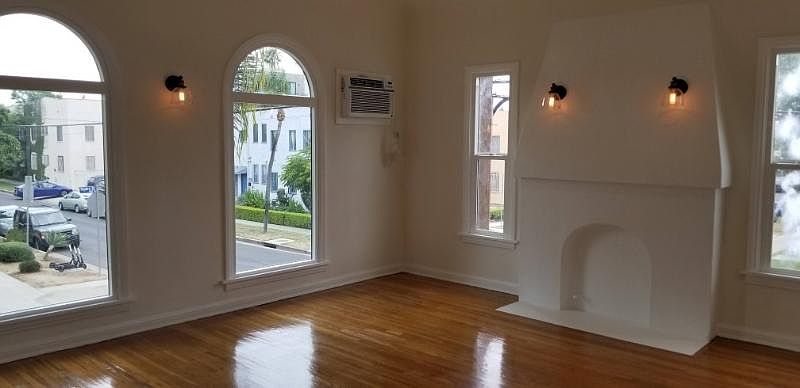 1st image of 403 N Ogden Dr