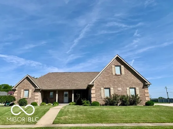 3555 Saint Andrews Pl, Seymour, IN 47274