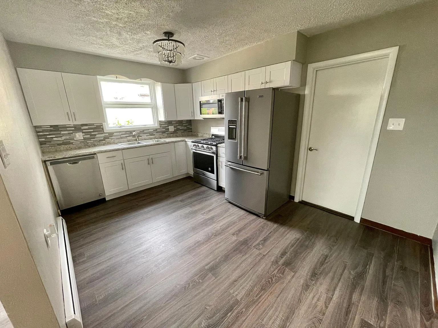 2 bed, 894 sqft, $950 — Photo 2
