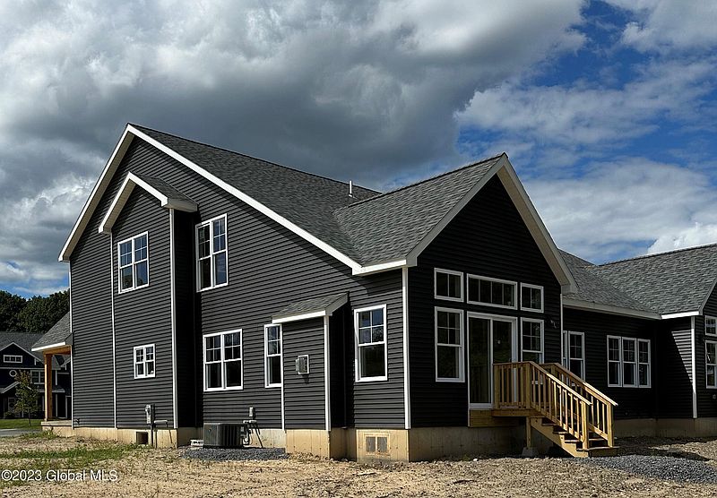 3rd image of 14 Kelts  Farm Road