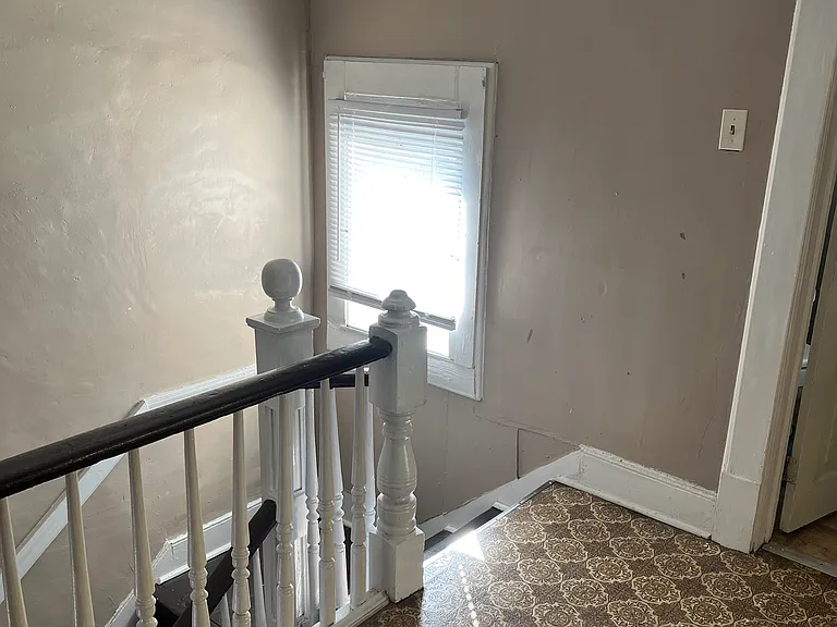 301 10 1/2 St NW #TWO STORY HOME — Photo 8