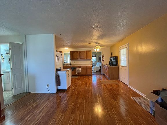 5th image of 385 S Caroline St