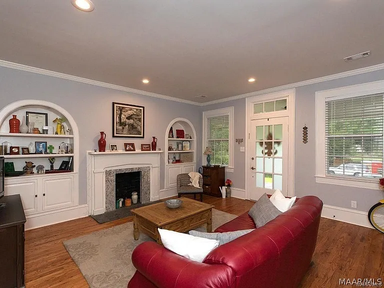 3117 Cloverdale Rd — Photo 5
