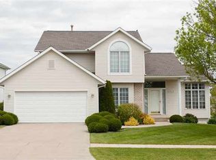 520 Blue Heron Ct NE, Cedar Rapids, IA 52402