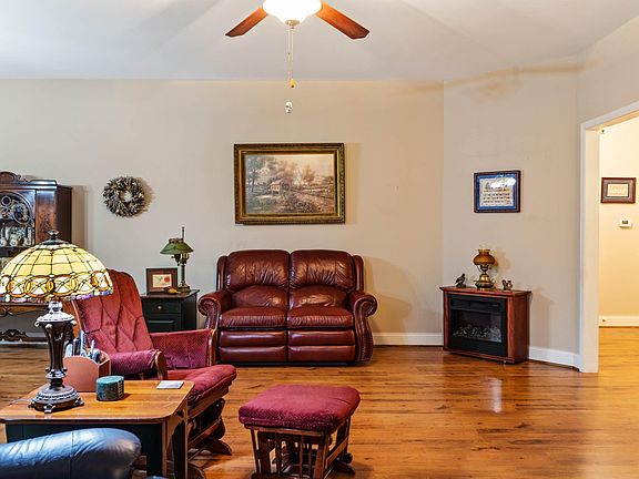 2nd image of 108 Lindsey Ln
