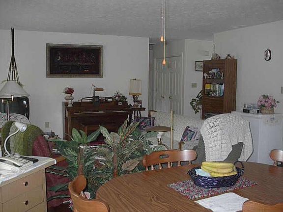 4th image of 1282 E Highpointe Blvd