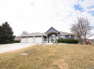 6505 E Quartzite Dr, Sioux Falls, SD 57110