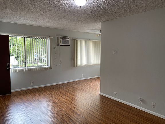 3rd image of 523 N Wilson Ave #4