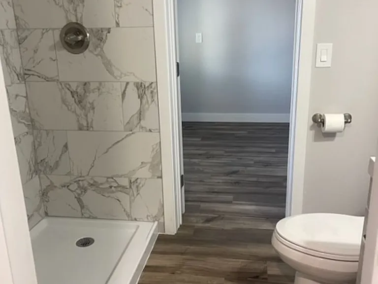 555 N Broadway — Photo 18