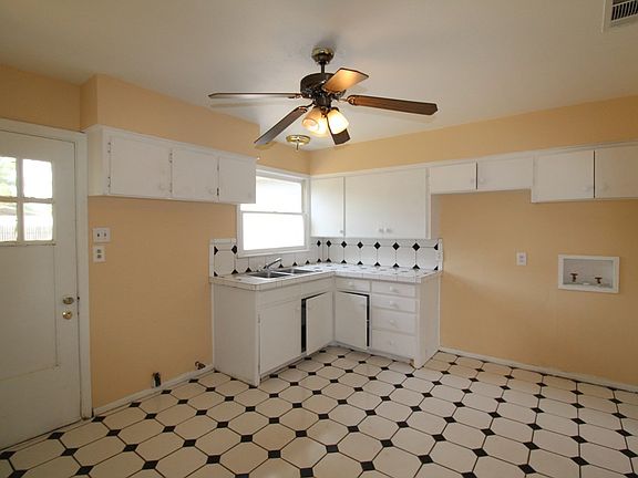 2nd image of 912 W 38th St