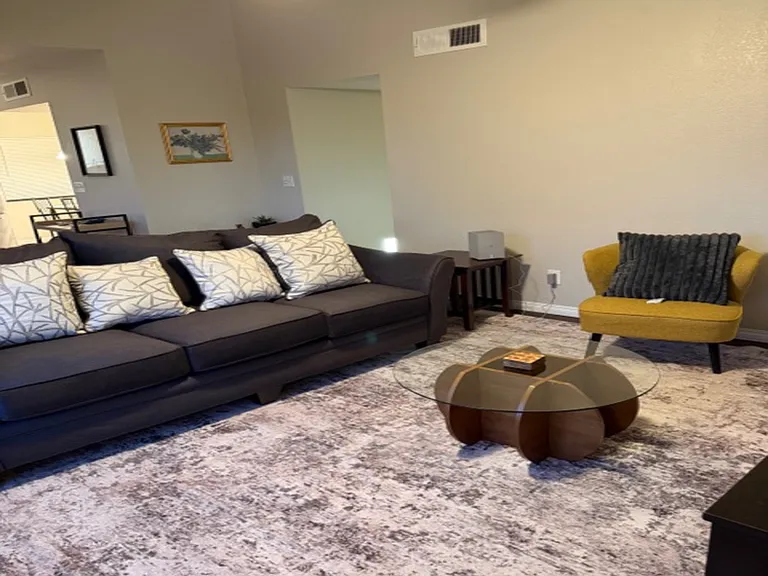 1033 W Laguna Dr — Photo 2