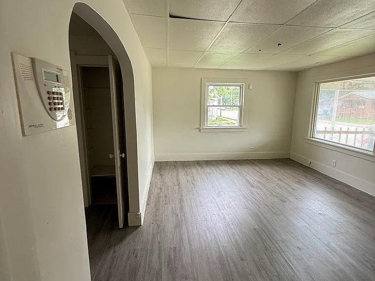 1105 S Jasper St — Photo 5