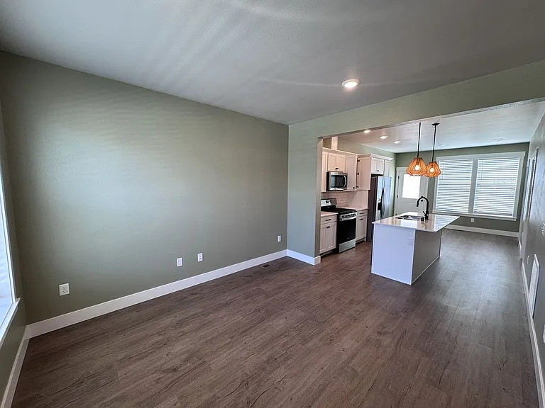 1678 Saint George Blvd — Photo 3