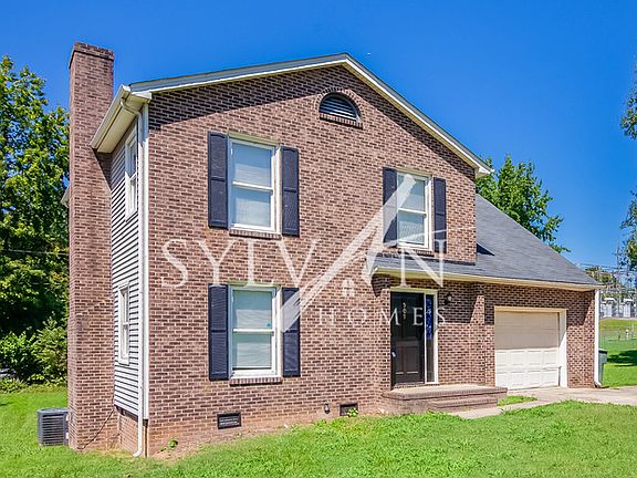 2nd image of 909 Ramblewood Ln