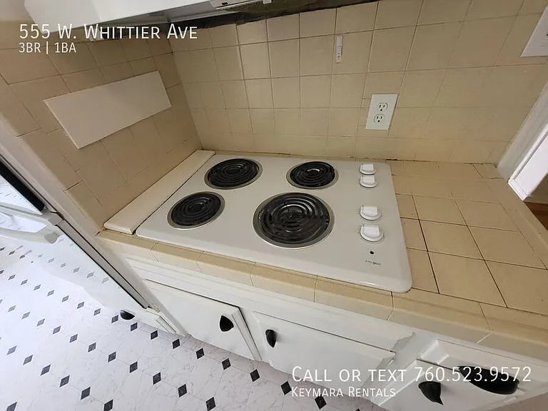 555 W Whittier Ave — Photo 14