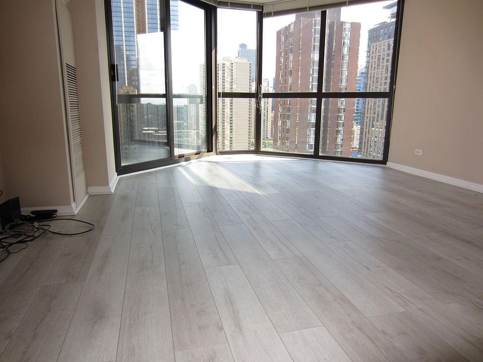 1st image of 33 W Delaware Pl Floor 19