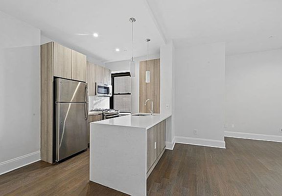 3rd image of 15 Park Row APT 23F