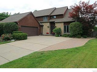 32 Tudor Ct, Getzville, NY 14068