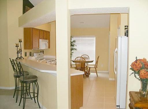 kitchen/breakfast bar