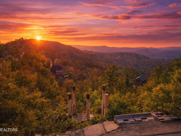 2297 Windy Ln, Sevierville, TN 37876