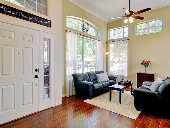 4th image of 900 Hillwood Ct